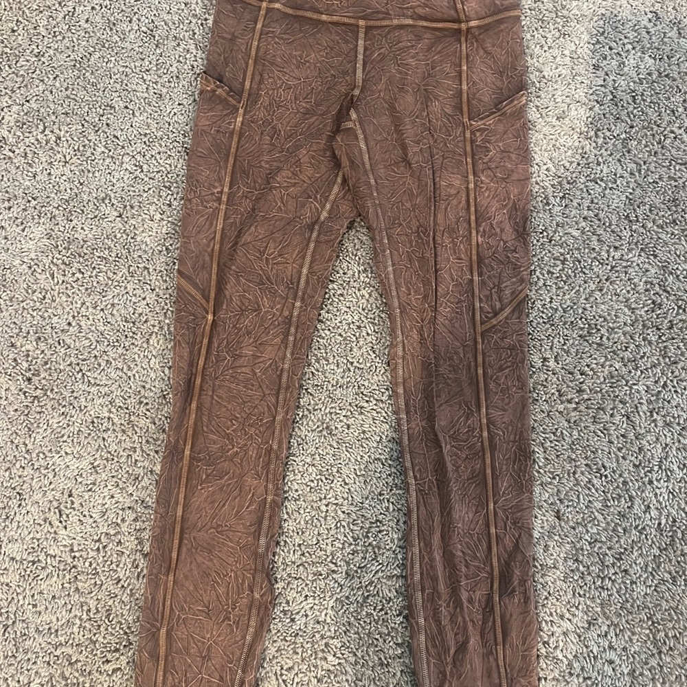Lululemon size 4 with pockets